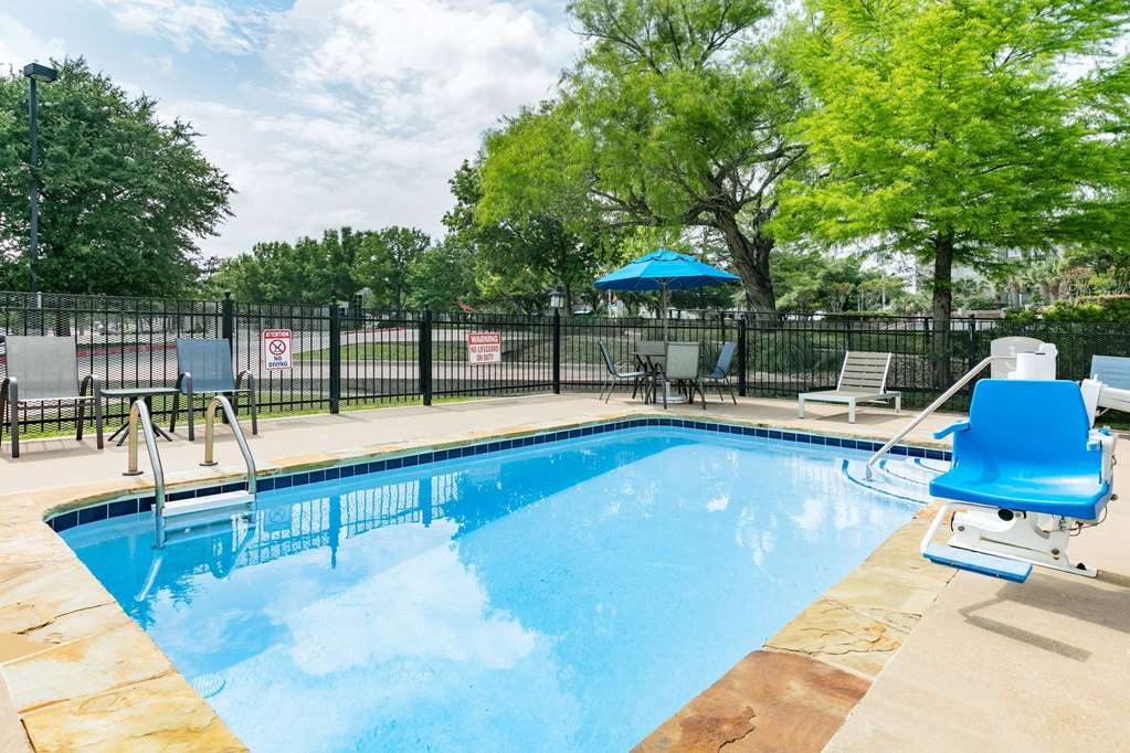 Microtel Inn & Suites by Wyndham Austin Airport - photo 7