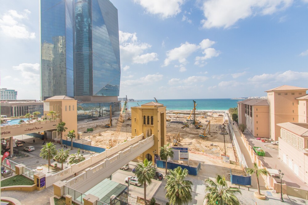 Dhh Sadaf 5 - carbon neutral hotel in Dubai