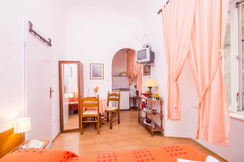 Ana's Apartments