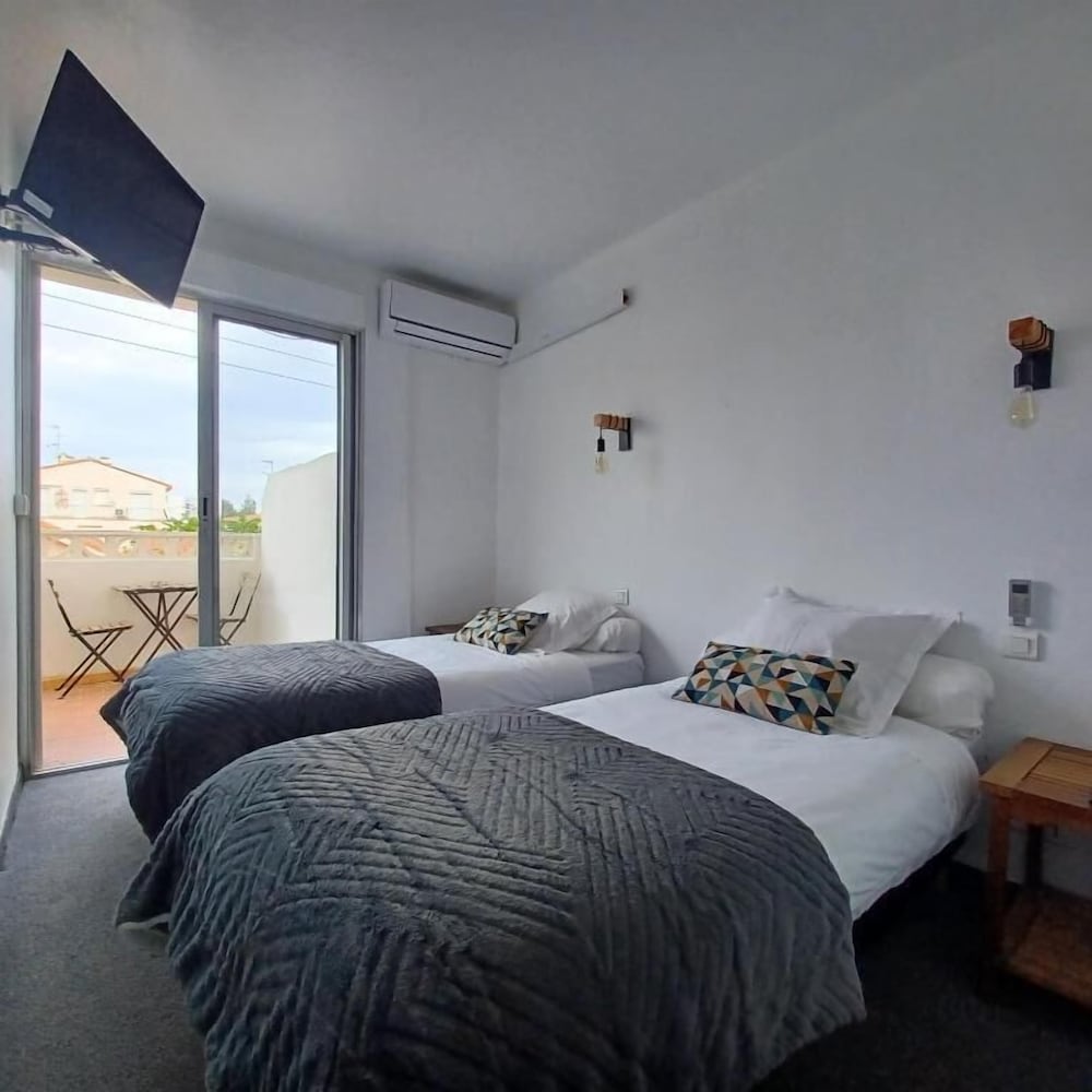 Ezz’Hotel — Canet-En-Roussillon — photo 2