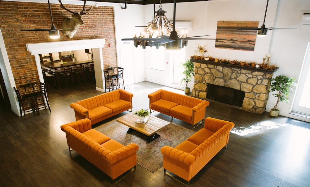 Hunter Arms Hotel — Saint Cloud
