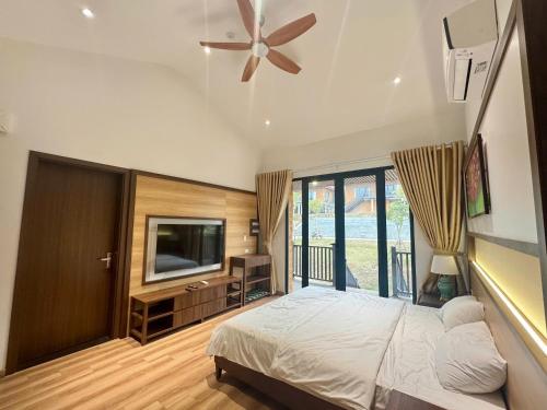 Nghỉ dưỡng tại Làng Văn hóa Du lịch các dân tộc Việt Nam in Unknown City, Vietnam