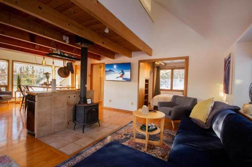 Holiday Hills Escape Fire Pit AC Mt. Holiday in Traverse City, United States