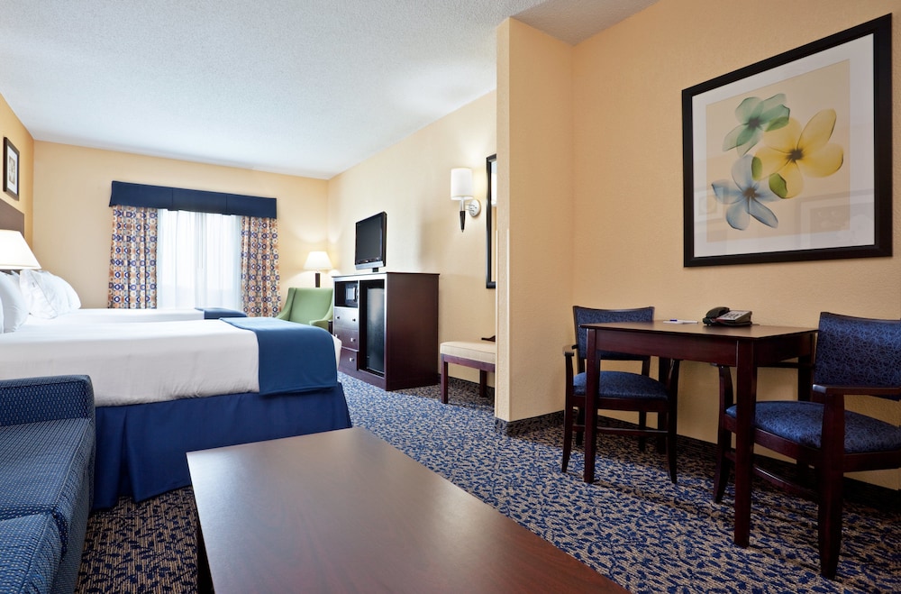 Holiday Inn Express & Suites Akron Regional Airport Area - photo 4