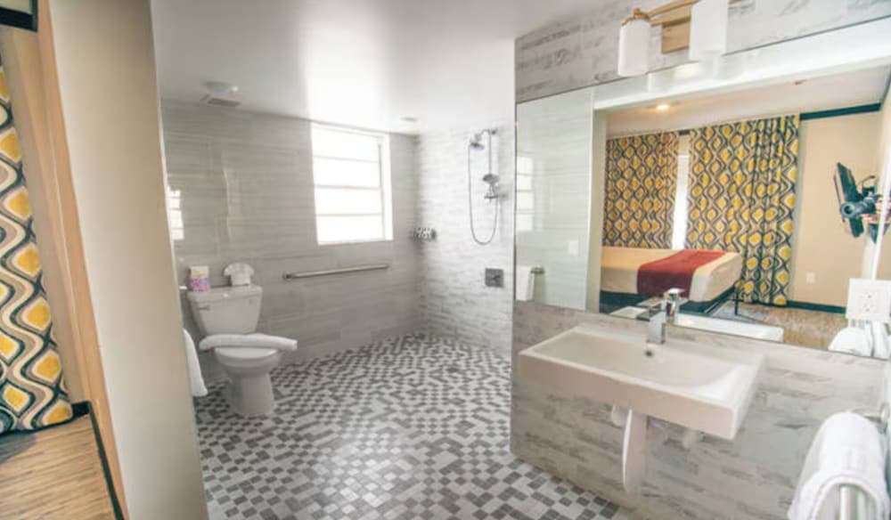 The Shoreline Suites - photo 36
