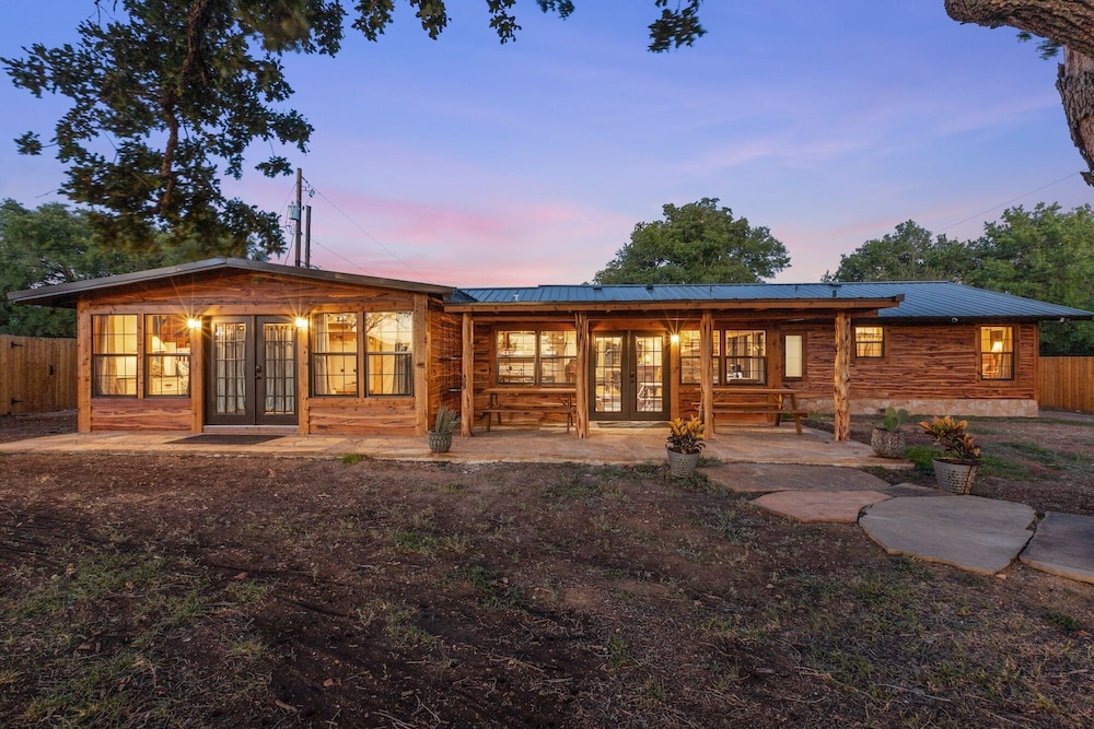 Guadalupe Bluff Bunk House 5 Bedroom Home By Redawning 17251439 — Kerrville