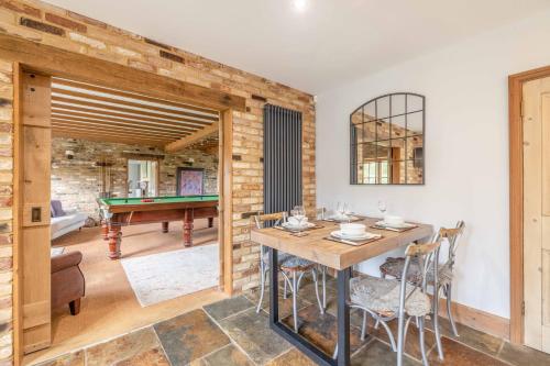 Luxury 4 Bed Barn 10 Mins to Windsor — Wingfield — photo 3