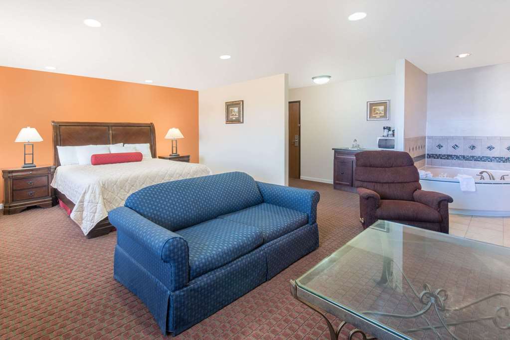 Days Inn by Wyndham Minot - photo 6