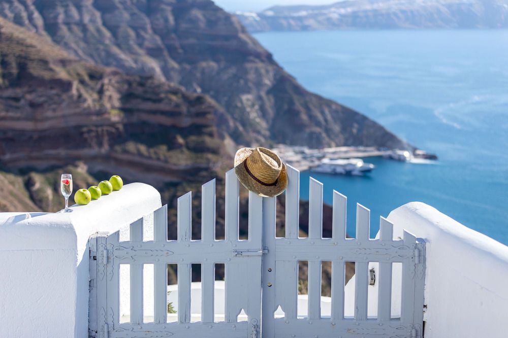 Rosa Suites - carbon neutral hotel in Oia