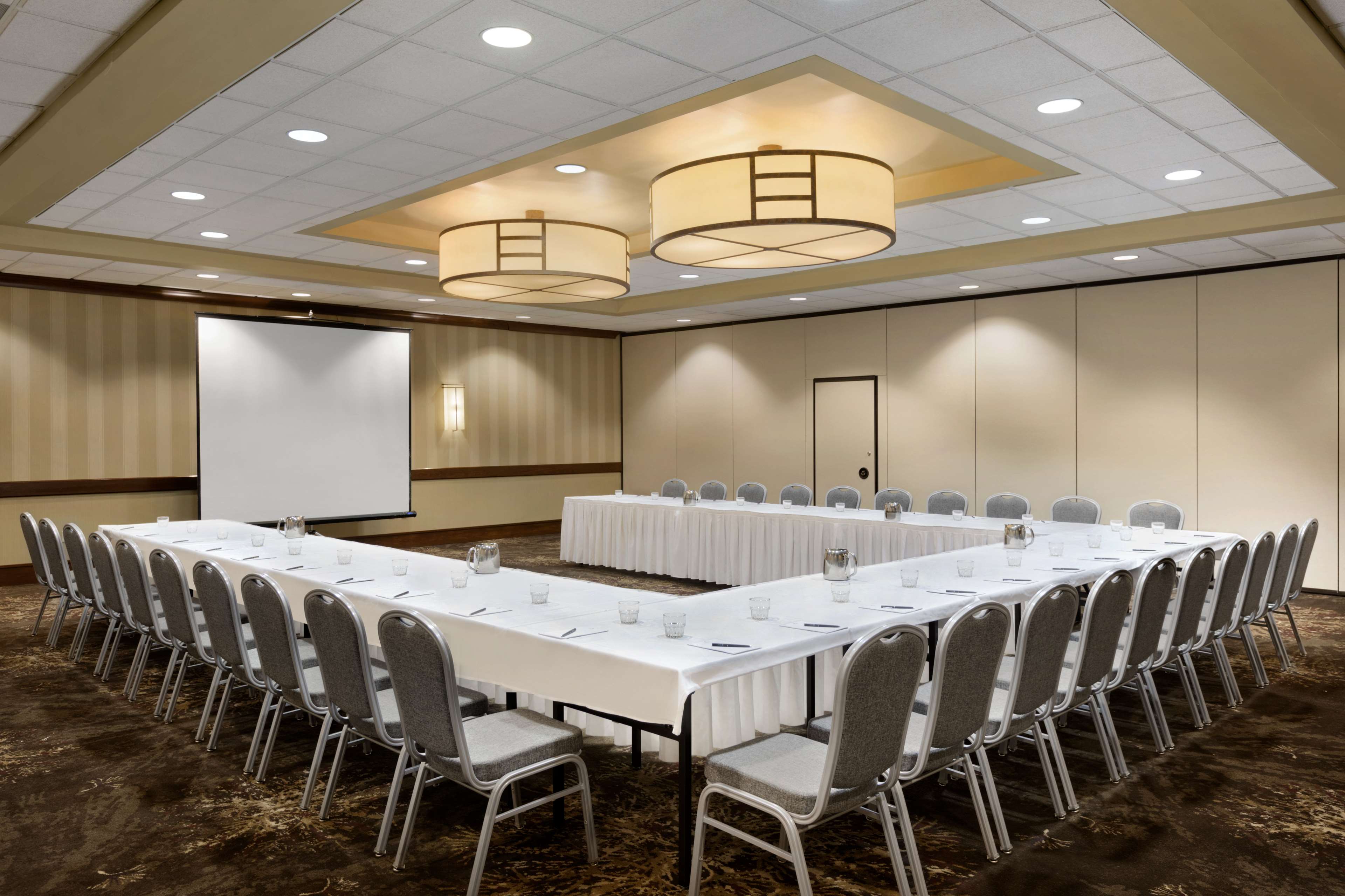 Embassy Suites by Hilton Piscataway Somerset - photo 16