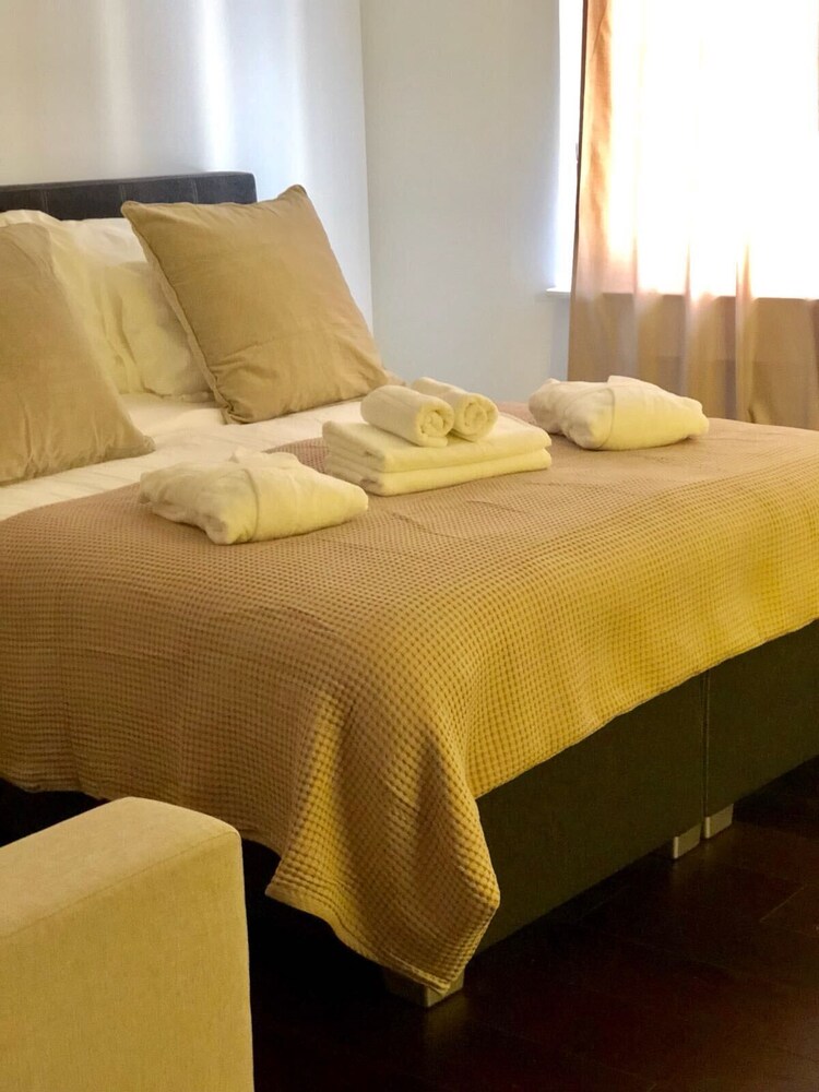 Forum Luxury Apartment Lake View — 4-Star Luxury Hotel in Montreux, Switzerland