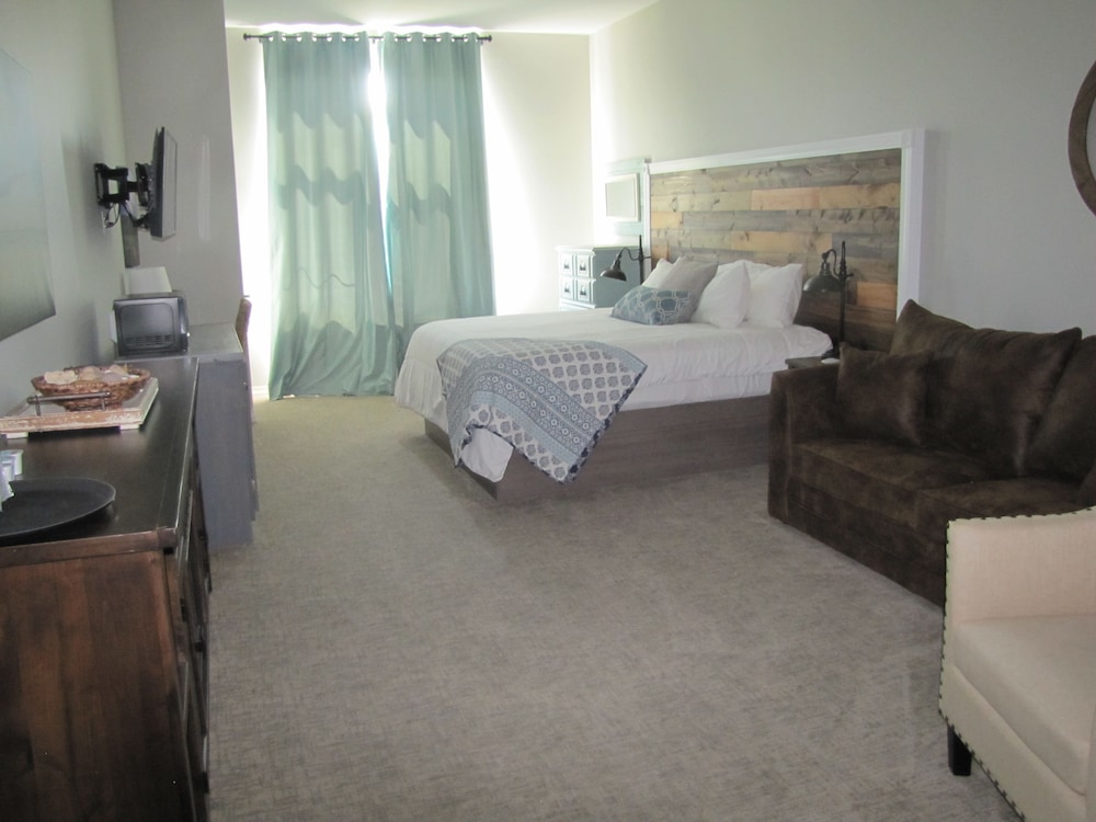 Lakes Inn at Dunvilla - photo 11