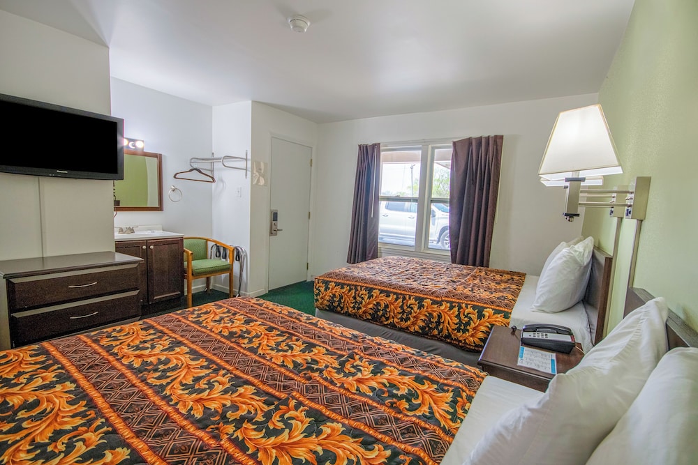 OYO Travelier Motel - photo 35
