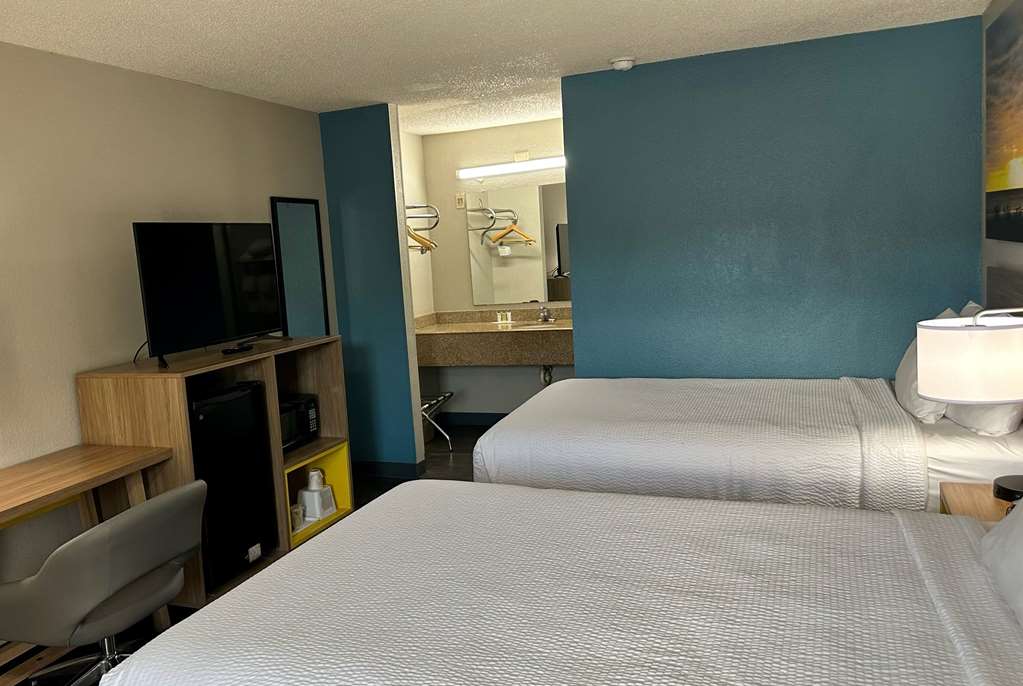 Days Inn by Wyndham Columbia NE Fort Jackson - photo 17