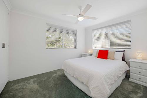 Becks Hideaway Laurieton walk everywhere — Camden Haven — photo 5