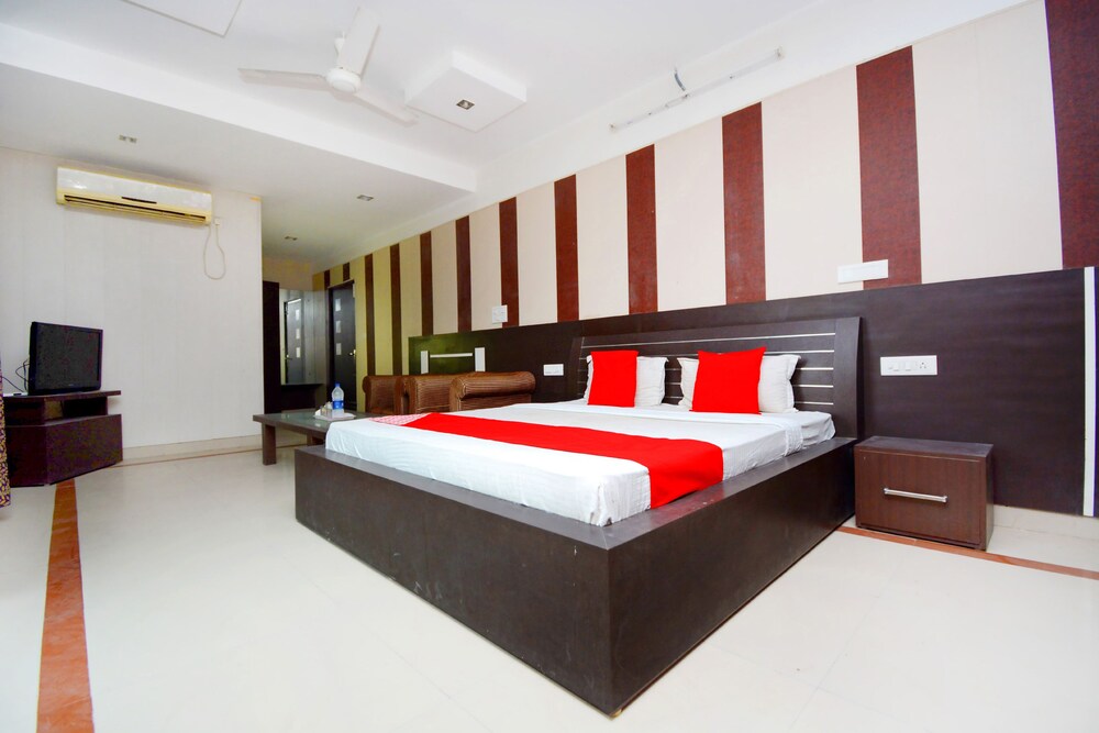OYO 37129 Hotel Piccadily in Abohar, India