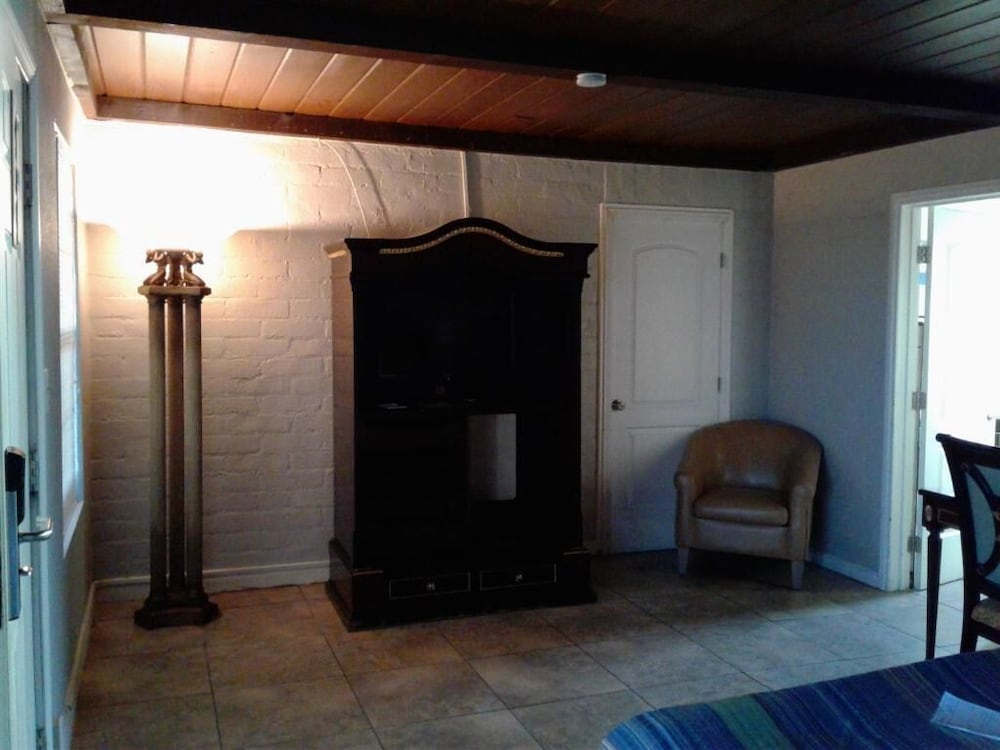 Sterling Gardens Hotel - photo 17