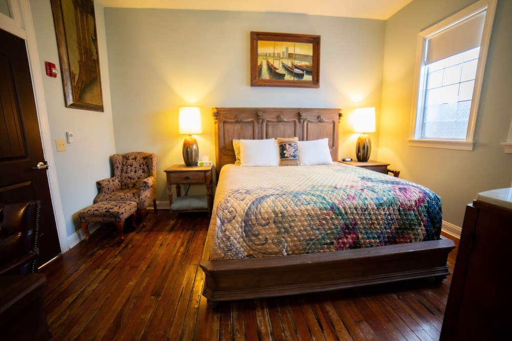 Oaak Tree Hotel - photo 86