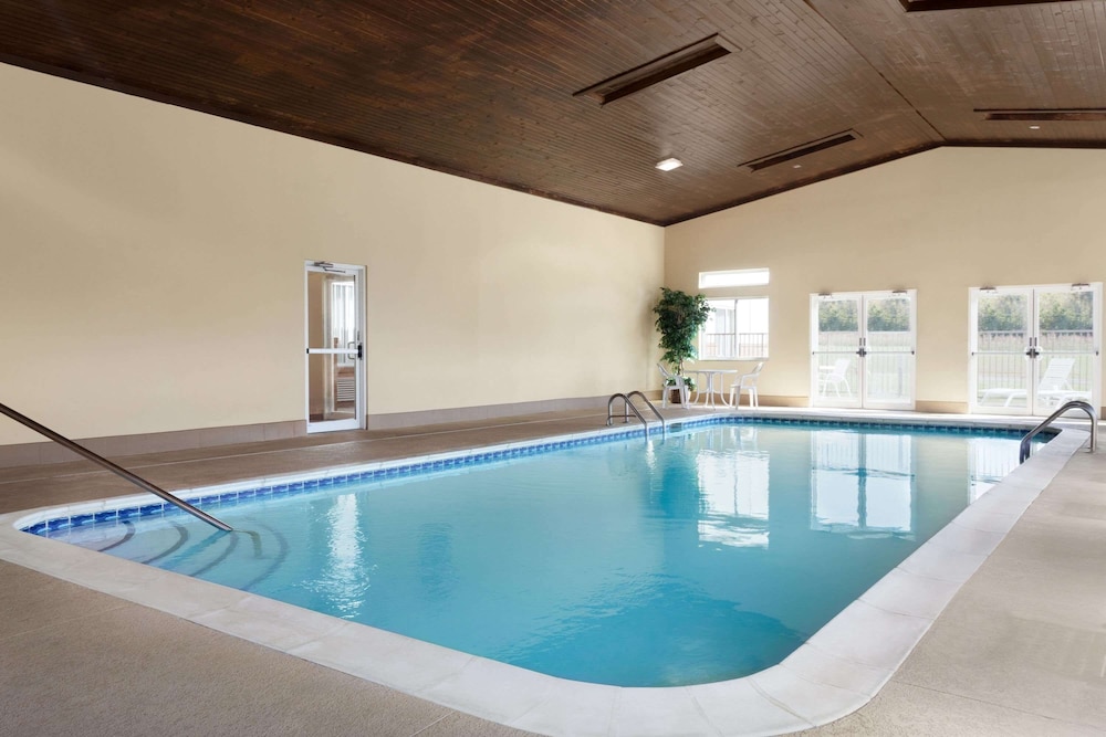 Baymont by Wyndham Elizabethtown - photo 13
