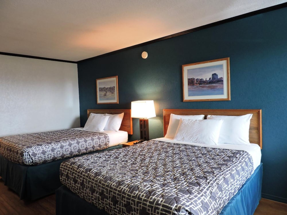 Riata Inn - photo 6