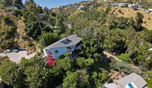 Stunning Hollywood Midcentury Modern Views Best Location — 4-Star Luxury Hotel in Los Angeles, United States