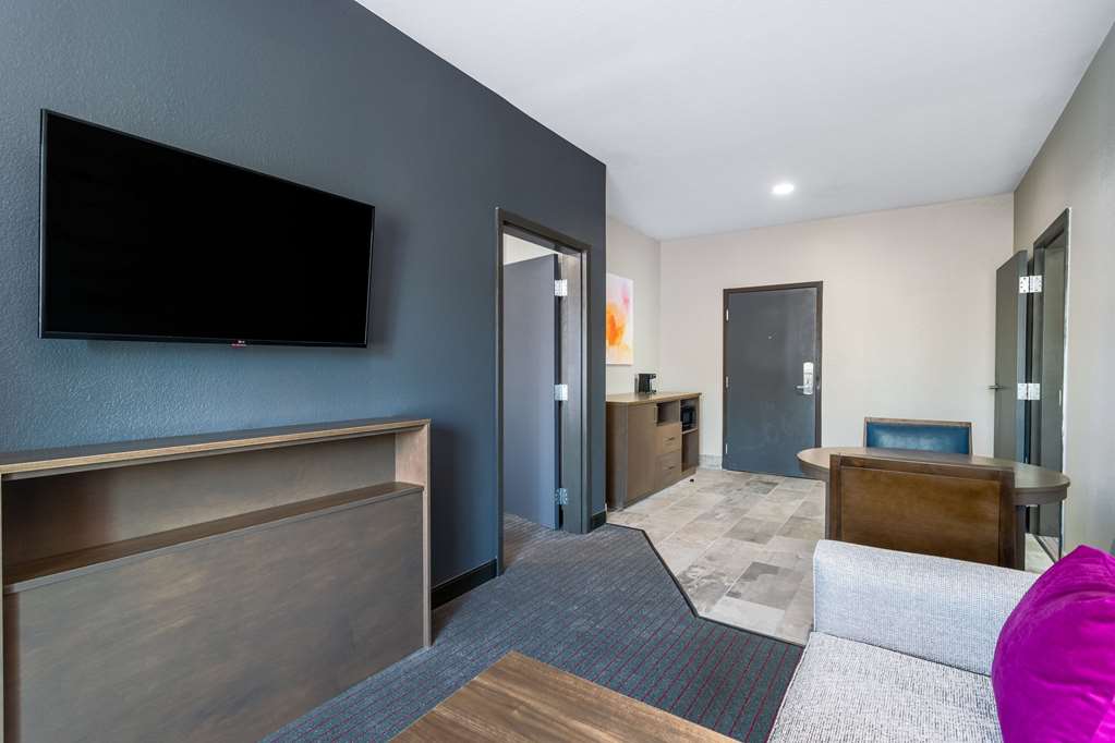 La Quinta Inn & Suites by Wyndham Augusta Near Fort Gordon - photo 16
