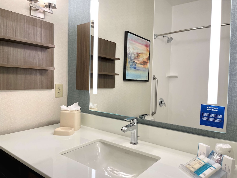 Hilton Garden Inn Oconomowoc - photo 32
