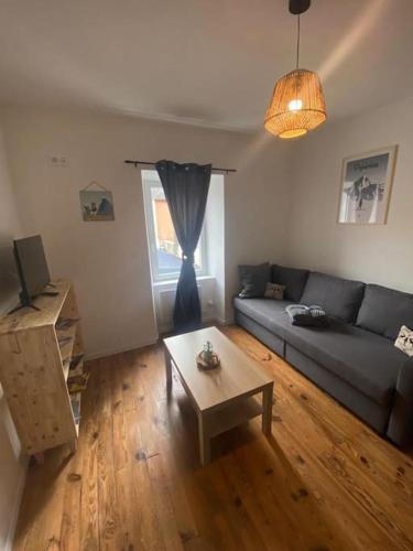 Grand Studio a 3 Min du Centre Ville in Bagneres-De-Bigorre, France