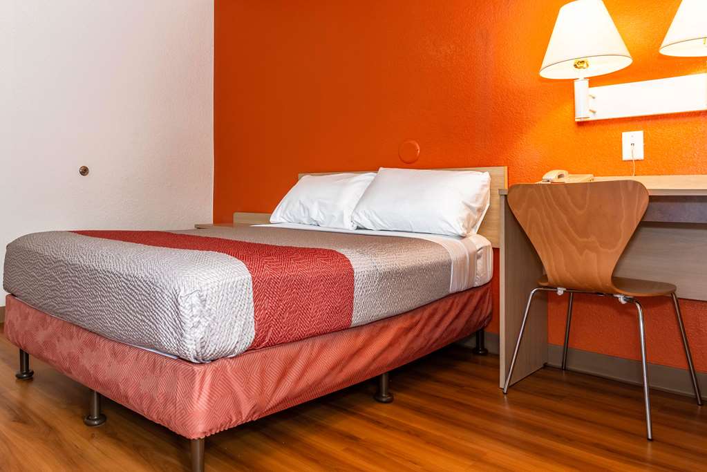 Motel 6 Palm Springs CA East Palm Canyon - photo 23