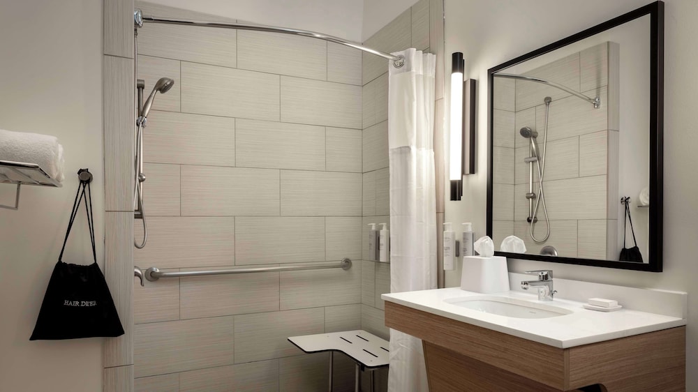 Spark by Hilton Houston Bush Intercontinental Airport - photo 11