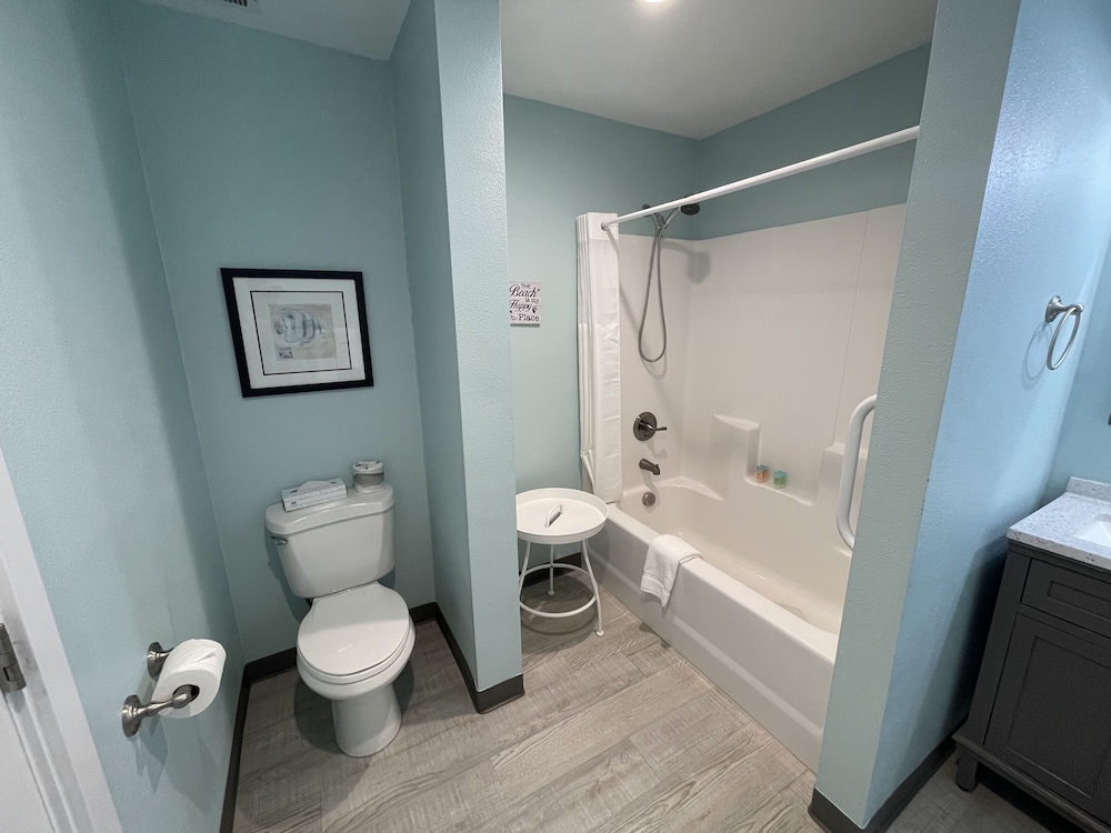 The Coastal Inn and Suites - photo 129