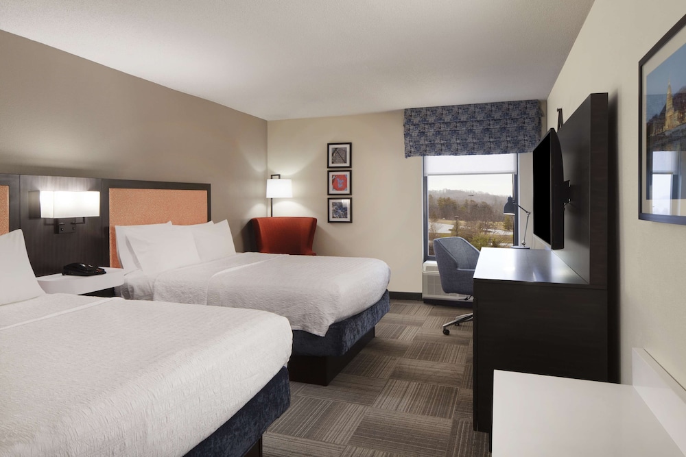 Hampton Inn Charleston Southridge - photo 13