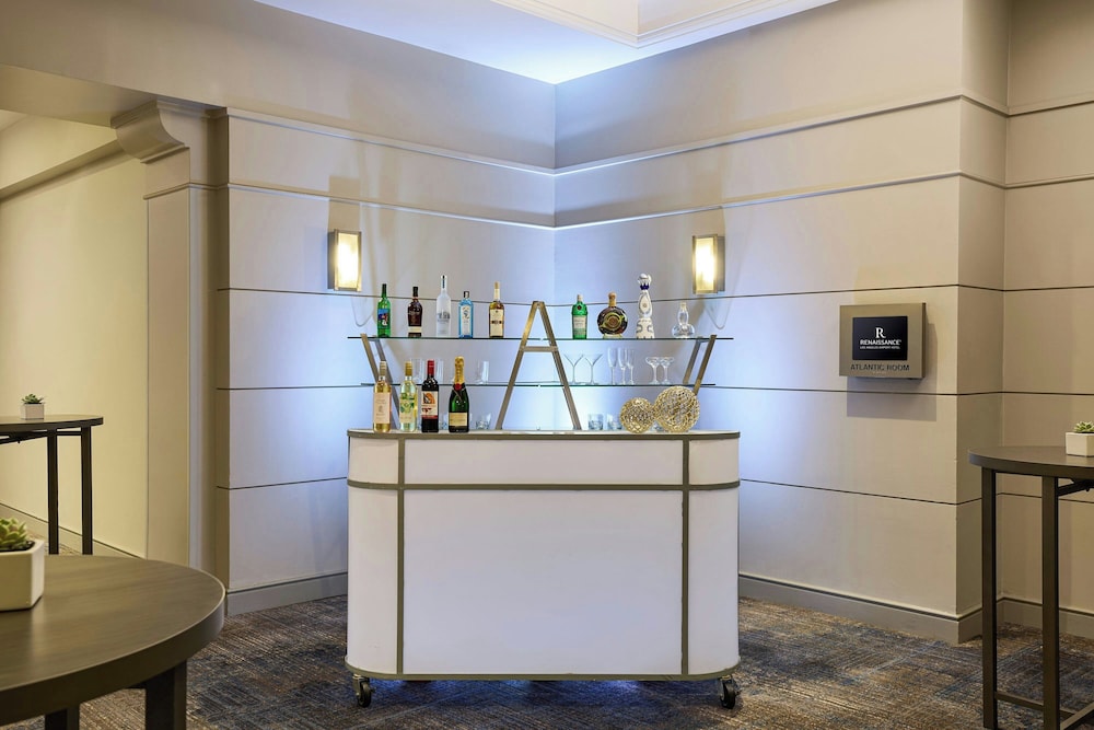 Renaissance Los Angeles Airport Hotel - photo 3