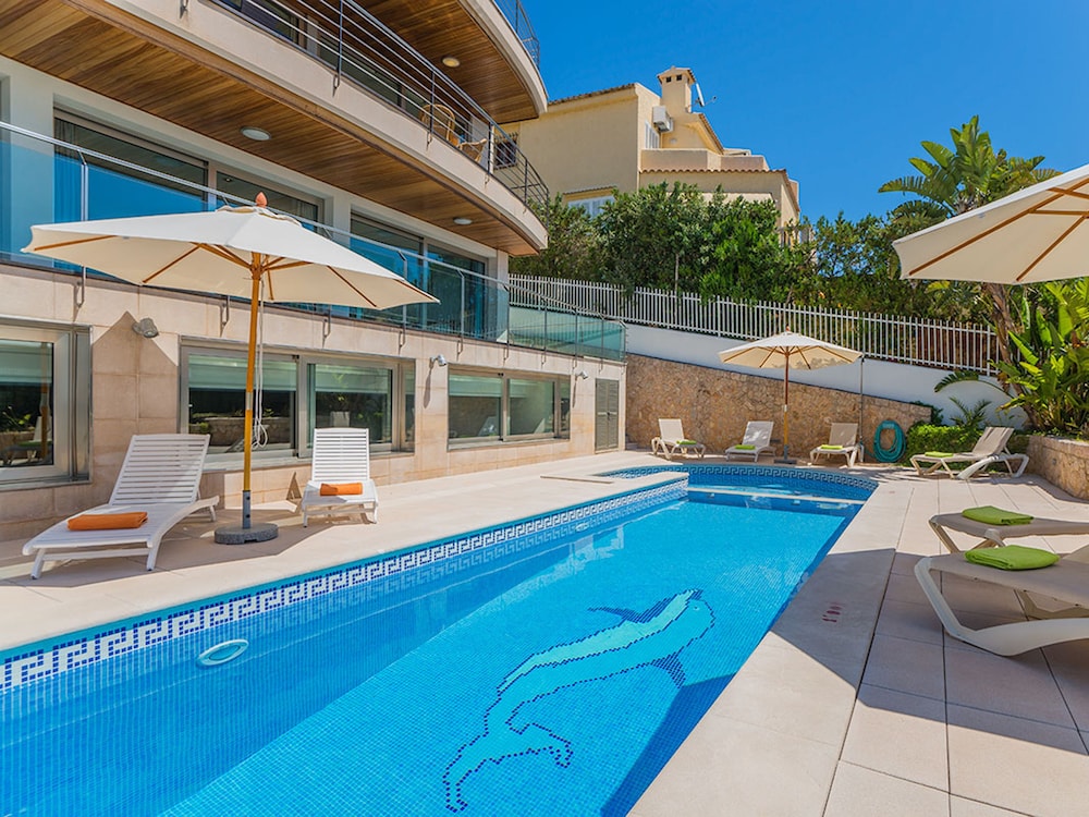 Delfin Luxe in Alcudia, Spain