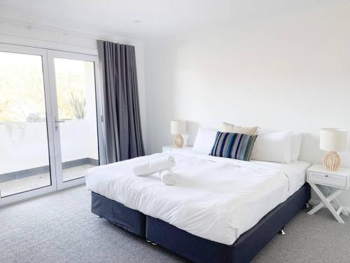 Modern Central Retreat 1 in Wagga Wagga, Australia