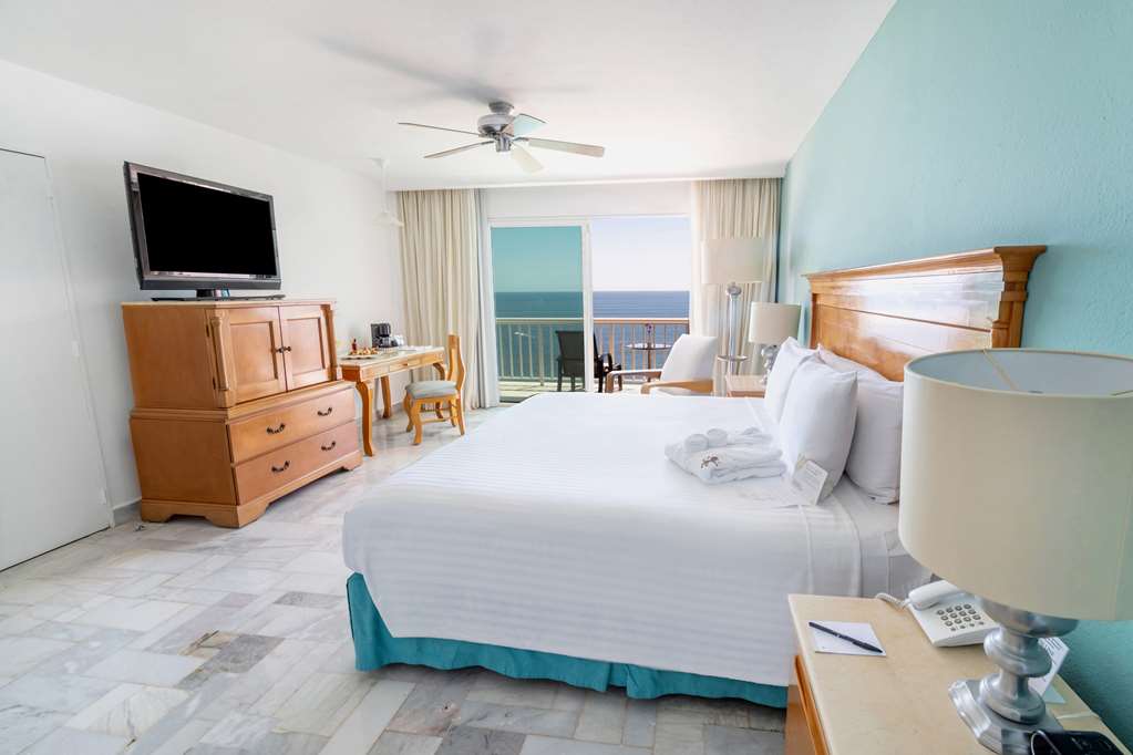 Emporio Acapulco Room Privilege Club