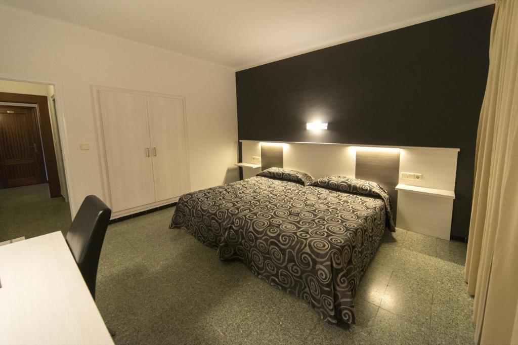 Hotel La Masía — Pont De Molins — photo 2