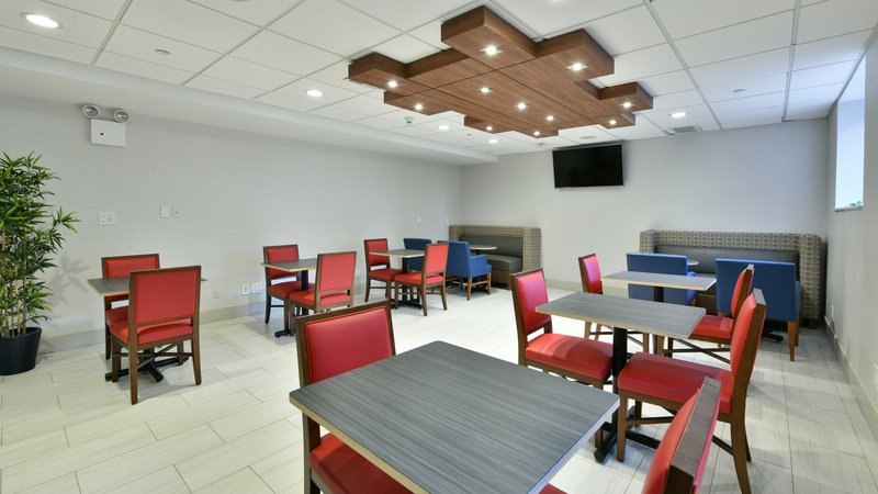 Holiday Inn Express Staten Island West - photo 9