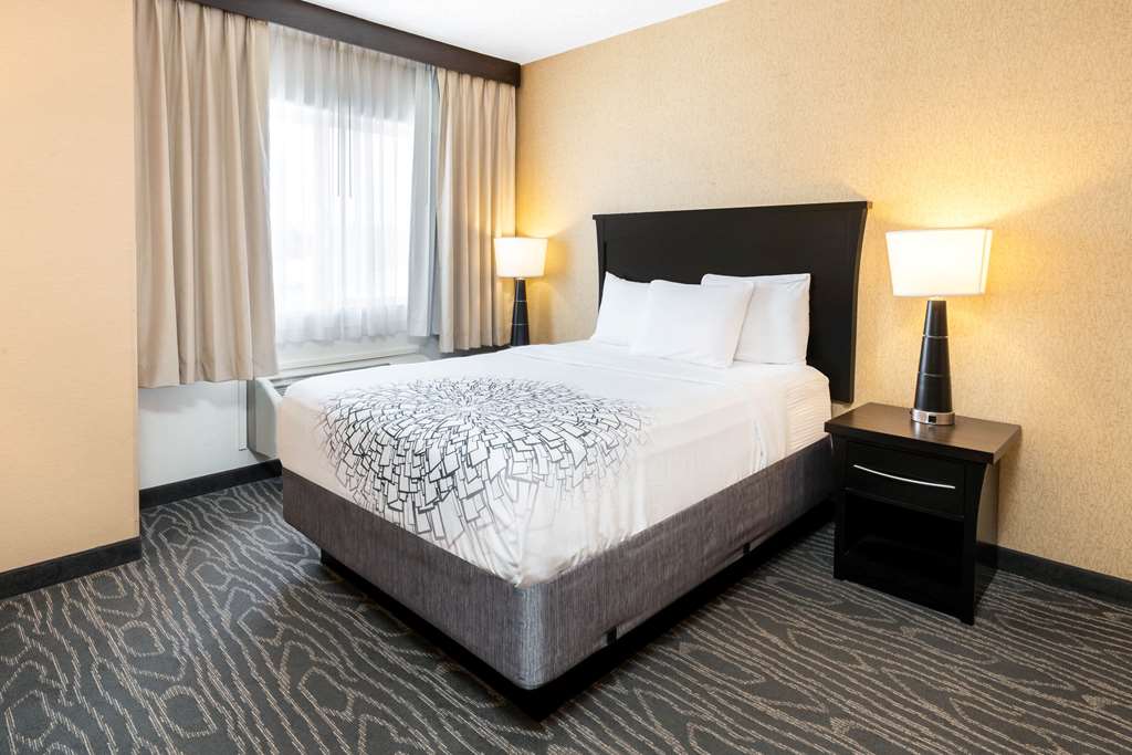 La Quinta Inn & Suites by Wyndham Logan - photo 8