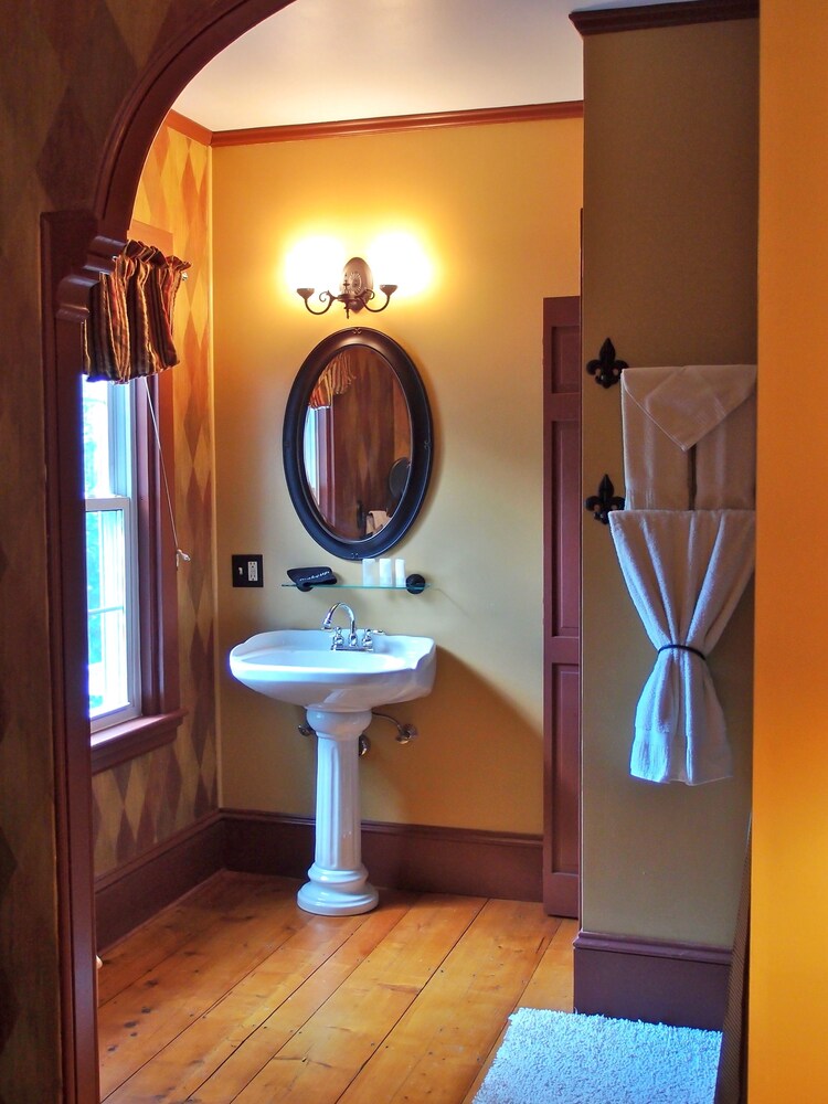 Admiral Peary Inn Bed & Breakfast - photo 28