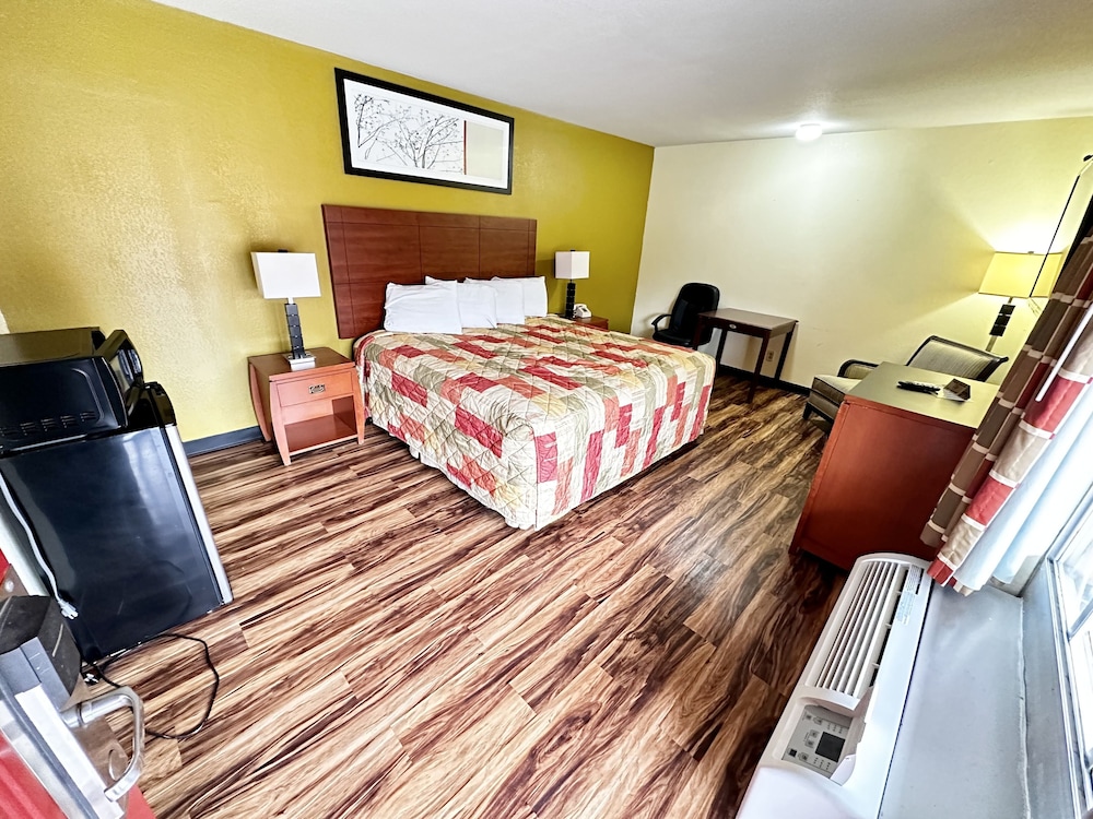 Regency Inn lola Kansas - photo 9