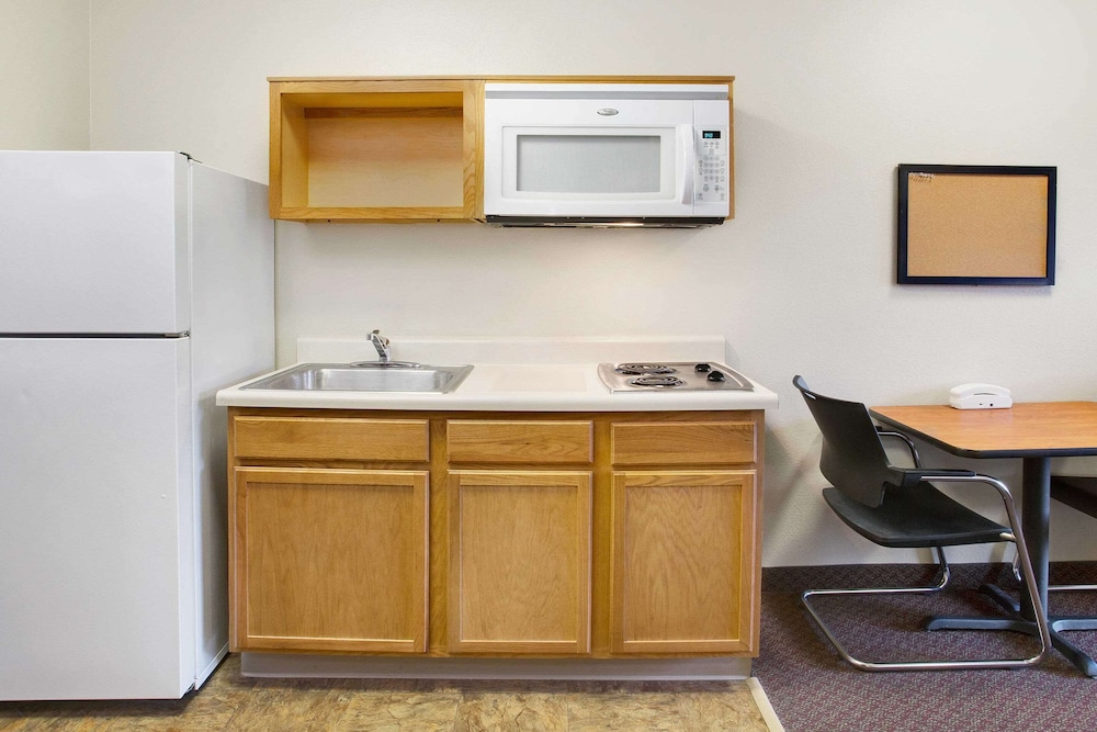 WoodSpring Suites Cincinnati Fairfield - photo 12