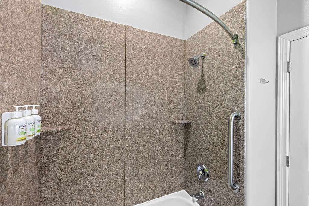 La Quinta Inn & Suites by Wyndham Raymondville - photo 111