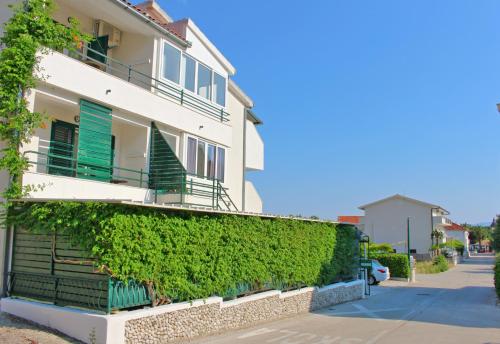 Apartmani Bodo — 4-Star Luxury Hotel in Veliki Drvenik, Croatia