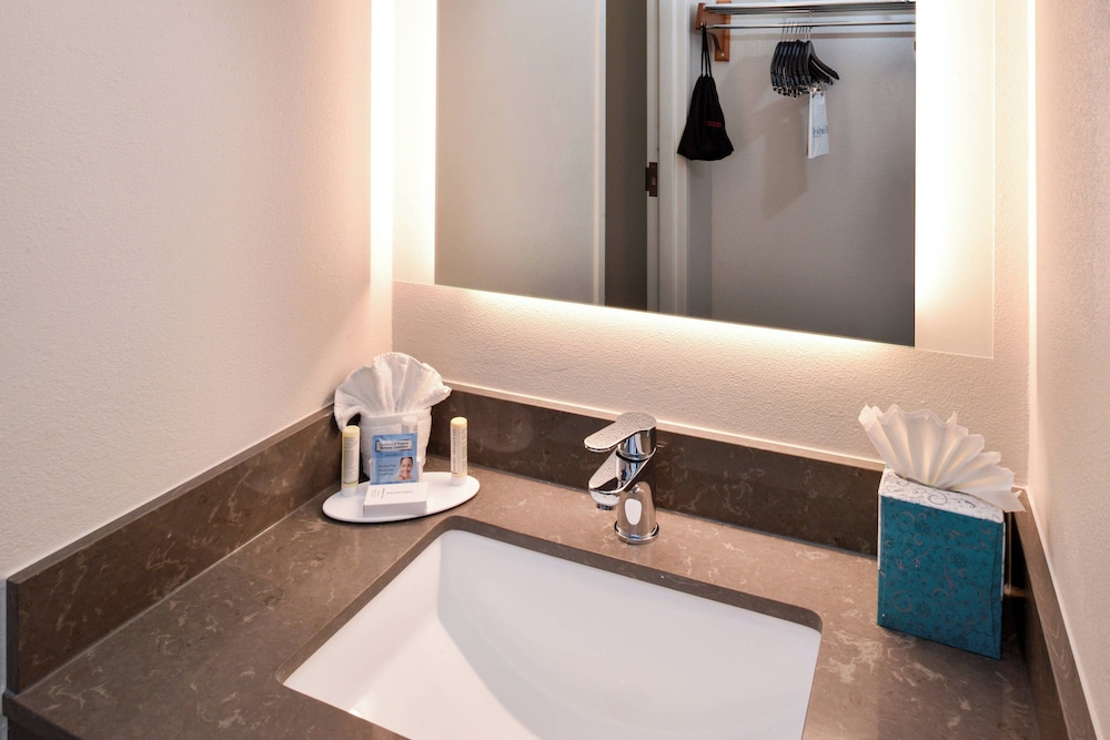 Fairfield Inn & Suites by Marriott Arlington Six Flags - photo 26