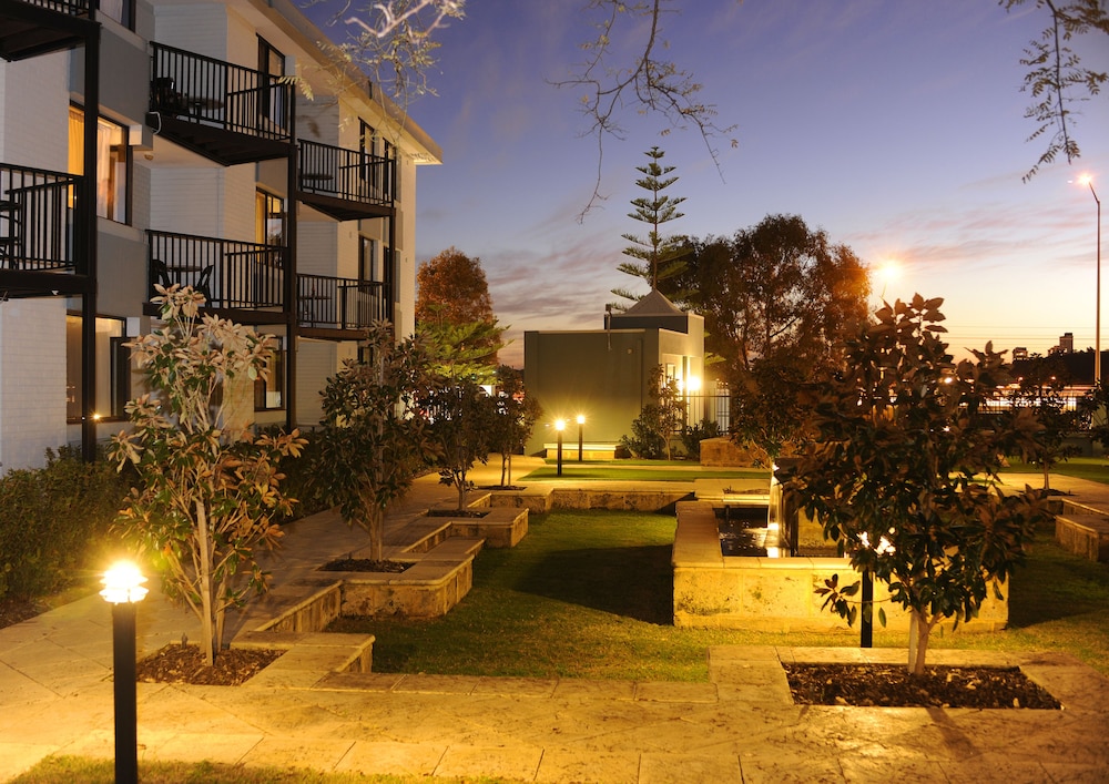Lodestar Waterside Apartments — 4-Star Luxury Hotel in South Perth, Australia