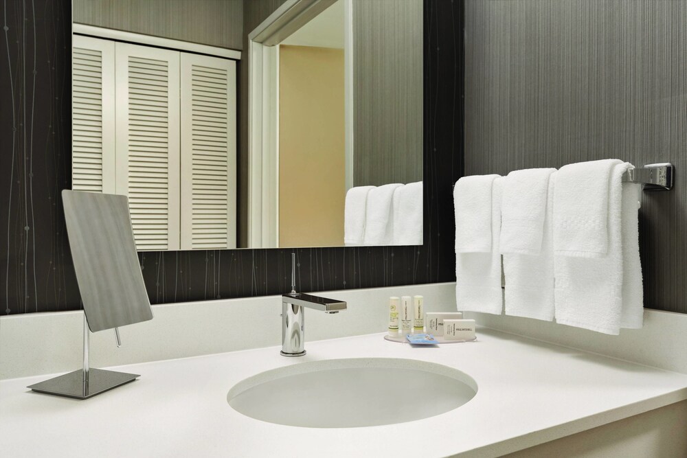 Courtyard by Marriott Topeka - photo 12