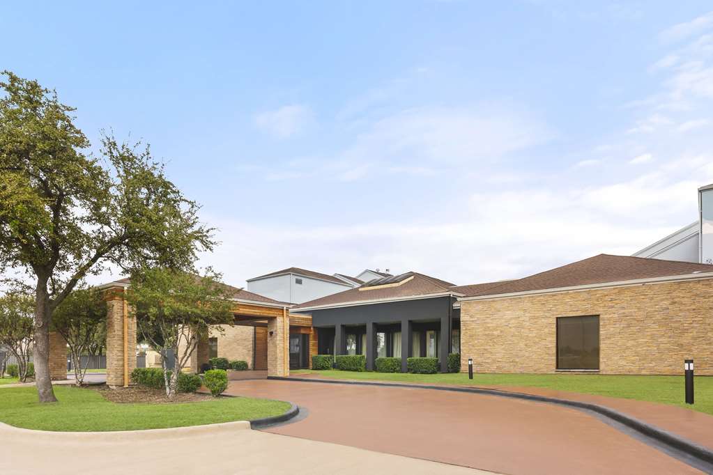 Super 8 by Wyndham Dallas Love Field Airport - photo 3
