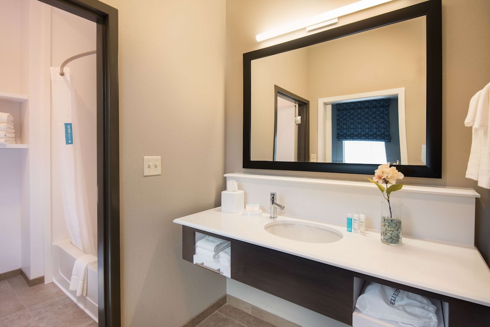 Hampton Inn & Suites at Wisconsin Dells Lake Delton - photo 26