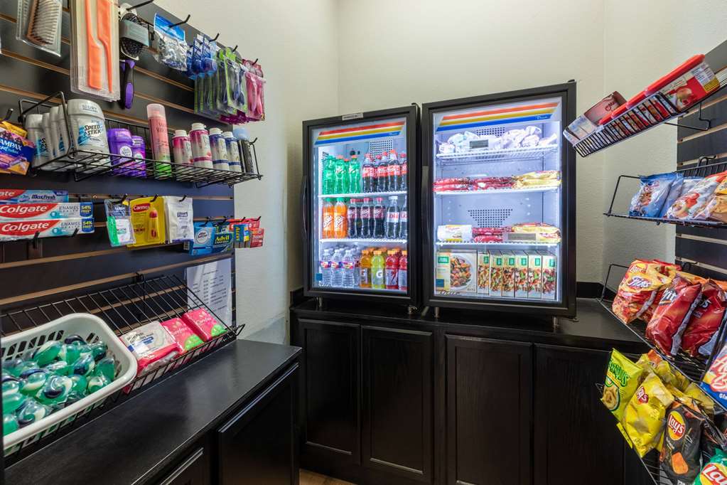 La Quinta Inn & Suites by Wyndham Fort Worth Lake Worth - photo 27